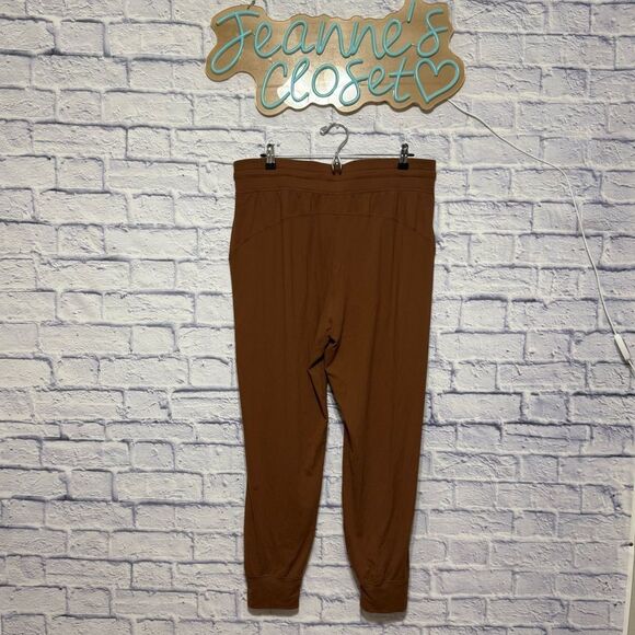Lululemon Ready to Rulu High-Rise Jogger
Roasted Brown
Size 14 - Picture 5 of 15